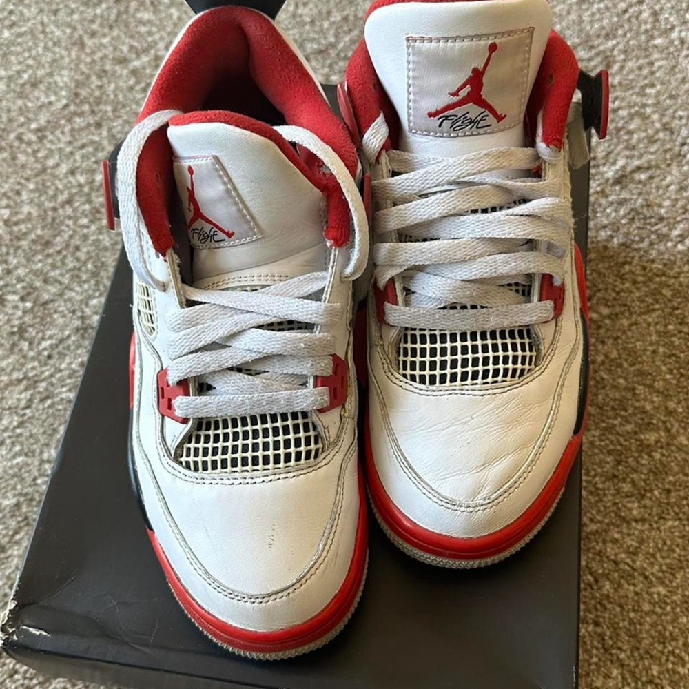 Air Jordan 4 Retro OG GS 'Fire Red'
2020 GS